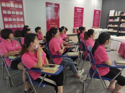 家政服務加盟哪家好?家太太家政加盟品牌強!